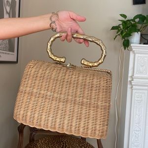 VINTAGE WOVEN STRUCTURED PICNIC BASKET PURSE WITH GOLD HANDLE